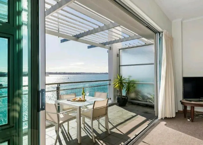 Life On Water- Princes Wharf Apartment With Fabulous Views