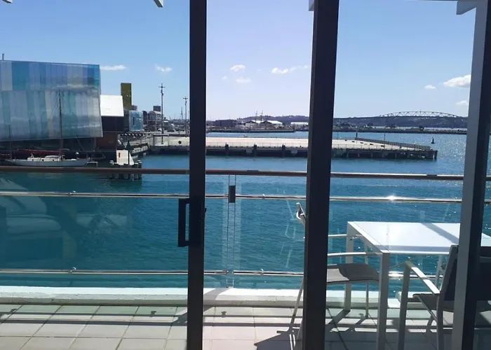 Life On Water- Princes Wharf Apartment With Fabulous Views